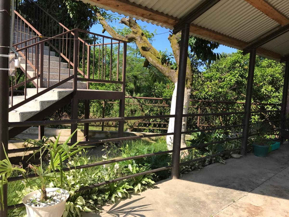Guest House Evkalipt Ochamchira Exterior foto